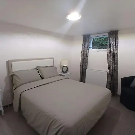 Hebergement Senlis شقة